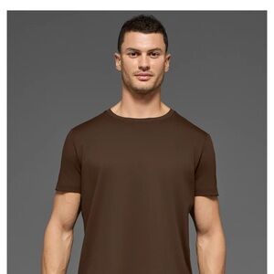 ALO Yoga Men's Chocolate Brown Short Sleeve Tee